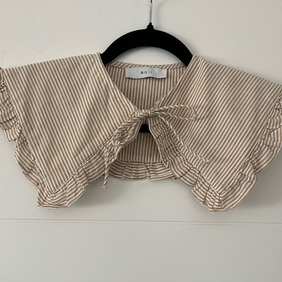 Striped Ruffle Collar - Picture 1 of 4